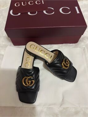 Gucci Double G Matelassé
Leather Slides - Black - Size 36
- NEW 🖤